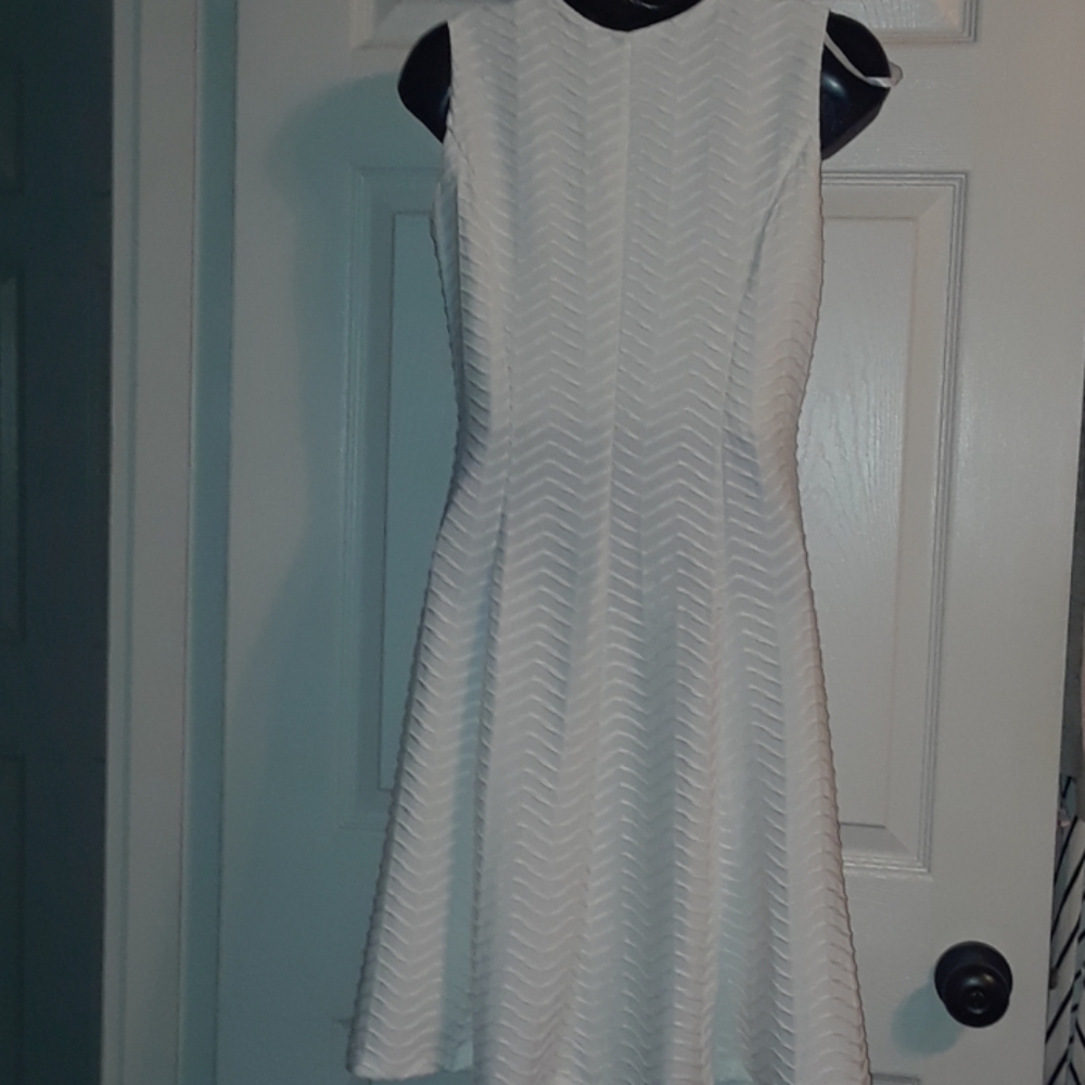 Dress - Picture 4 of 5